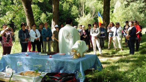 Dumnezeiasca Liturghie în mijlocul naturii
